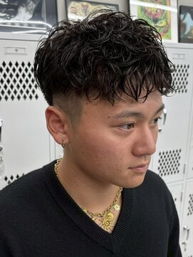 ウェイビーエフティフィフス 横浜西口(WAVEY ft.fifth) 横浜シャドウパーマ緩めスパイラルパーマッシュ強め緩めウルフ