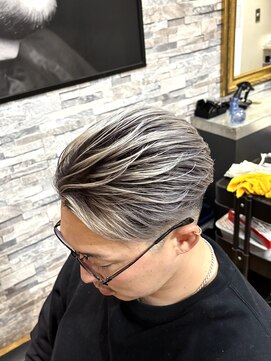 バーバーブロス(BAR BER bro's) 浦安/メンズバレイヤージュ/刈り上げセンターパート/メッシュ