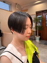 コロレ(COLORE) ラインが映えるコンパクト刈り上げショート