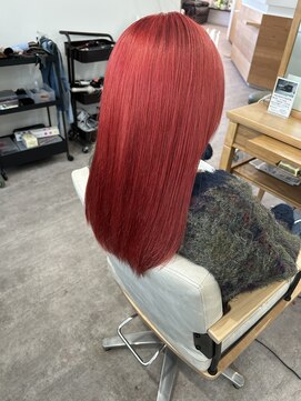 シロ(shiro.) 派手髪レッド