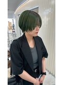 ショートボブ×グリーンカラー