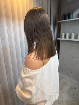 プール(pour.) グレージュ顔周りレイヤー