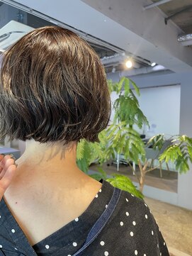 ミニボブ×カーキアッシュ