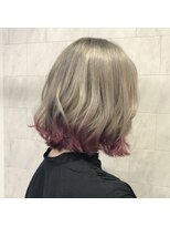 シェリール(CHERiR)&nbsp;個性的ホワイトシルバー×裾ピンク☆ブリーチ3回以上