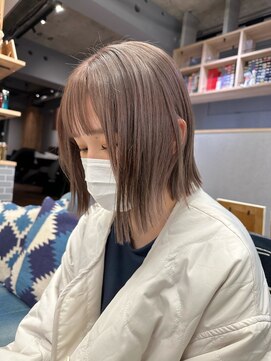 リノショアーズ 元町店(RINOSHORES) ハイトーン外国人風グレージュ×外ハネ切りっぱなしボブ