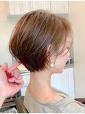 グレージュカラー斜めバングショート