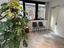 ファクト(FACT SPA)の雰囲気（サロンの入り口は観葉植物で癒されます）