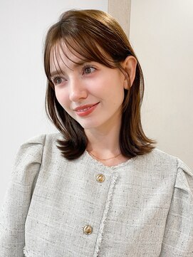 レア 表参道(L'ea) ・大人ガーリーダークアッシュミディアムレイヤー似合わせカット