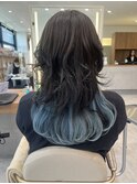 レイヤーカット×水色インナーカラー