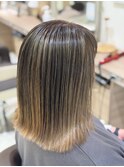 切りっぱなしボブ×白髪ぼかしバレイヤージュ