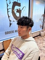ゴデーレ(GODERE) メンズパーマで作る立体感ショートの束感スタイル