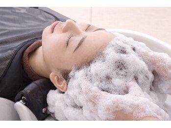 ヘヤ(heya)の写真/5年後のあなたの髪へ☆美髪の秘訣は土台(頭皮)から!頭部のツボをしっかり押さえた《ヘッドスパ》