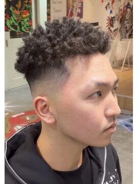 ナチュラルピー バーバー デルタ(Natural.P berbar DELTA) 枕の代わりに！ショートスパイキーアフロ