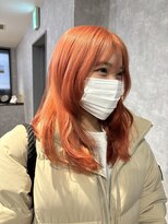 ルル(Lulu) オレンジカラーミディアムヘアスタイル