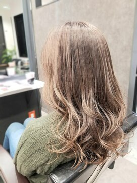 シュプール(SPUL) ハイトーンベージュ!