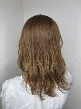 モルニ(MORNI) ハニーイエロー_マロンベージュ Aラインボブ かきあげ