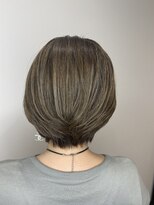 アペル(APPEL)&nbsp;白髪ぼかし　ショート　ハイライト　ブリーチ【岡山/岡山駅】