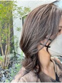 アッシュブラウンの外ハネミディアムスタイル