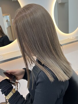 ベア(Bear) ダブルカラーミルクティーベージュレイヤーカットケアブリーチ