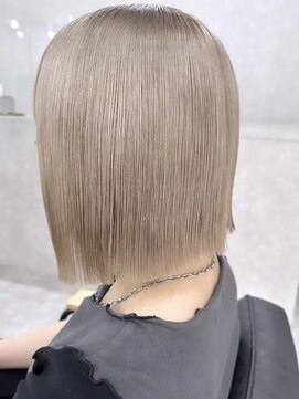 イリ 心斎橋(ili) 【石田幸希】切りっぱなし/ミルクティーグレージュ