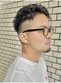 20代30代40代メンズパーマスキンフェードビジネスカジュアル