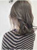 20代30代小顔ゆるふわミディ イヤリングカラーシルバーベージュ