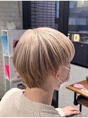 ハイトーンホワイトブロンド×韓国風切りっぱなし小顔ボブ