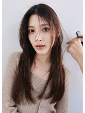 シア(XIA) 美髪シースルーレイヤーうざバング