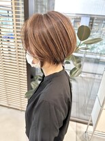 ステアケース ギンザセブン(stair:case ginza7)&nbsp;まとまる　前下がりショートボブ　ハイライト白髪ぼかし