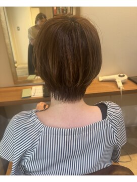 クウキ (kuuki) えりあし、スッキリショート。
