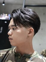 メッツ 原宿(METS) MEN'S/センターパート×テーパーフェード/黒髪