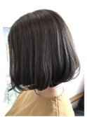 グレージュ×前下がりボブ