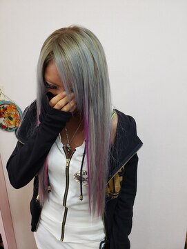 美容室イーナ(e na) シルバーベース、2色メッシュ入れ♪