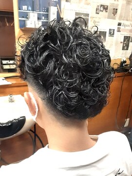 コダマ 新大塚店(KODAMA) スキンフェードツーブロックパーマスタイル(コンマヘア)