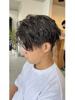 フゥ 宇都宮(FeU)&nbsp;ツイストスパイラルパーマ センターパート ニュアンスパーマ