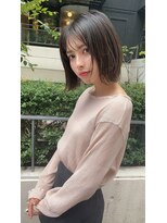 ローレン(Loren)&nbsp;外ハネぱっつんショート可愛い艶感