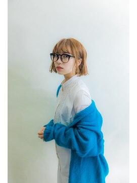 ページボーイ美容室 ワンカールで小慣れ感、ハイトーンボブ