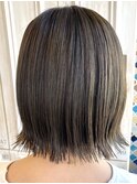 オリーブベージュ×軽めな毛先が可愛い切りっぱなしスタイル