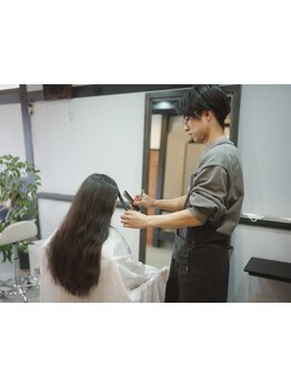 日常に寛ぎ空間を─。確かな技術と安心感のある接客で、ゆったりとした美容室時間をお過ごしいただけます＊