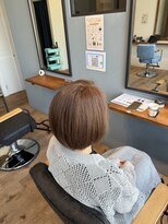 レアレア ヘアアンドライフ(LeaLea)&nbsp;ミルクティーブロンド/ダークブルー/デジタルパーマ/伊丹