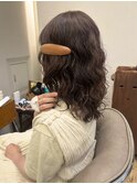 ミディアムパーマウェーブヘアブラウンカラー