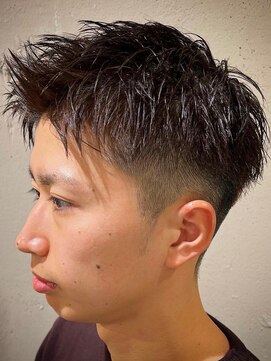 ビンゴ(BINGO) ba238ニュアンスカラー短髪刈り上げウルフ束感バーバースタイル