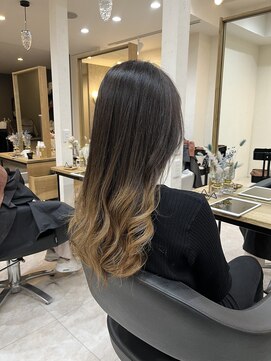 エリス ウメダ(Eliss umeda) グラデーション×ベージュ