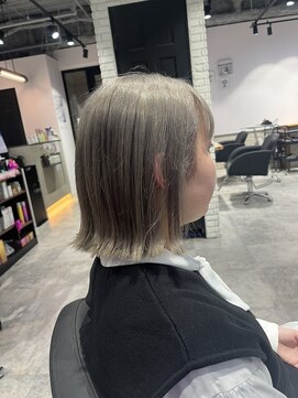 リーオオサカ(Lee Osaka) ホワイトベージュ×東芽生