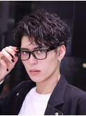 メガネに似合うビジネスヘア ウェーブパーマ