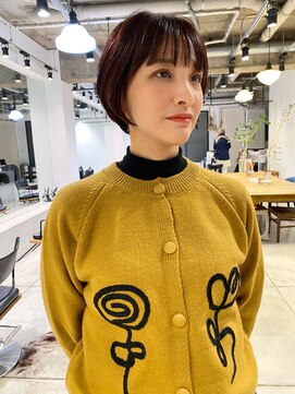 ダンボ(DUMBO) チェリーレッドなショートボブ