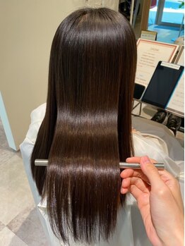 アンレーベル(unlabel)の写真/【メニューは縮毛矯正ただ一つの専門店】専門店だからこそ技術力◎乾かすだけでまとまるサラサラ髪に感動☆