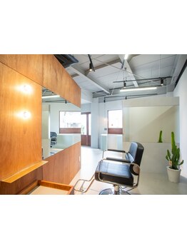 ＜マンツーマン施術＞リラックスできるSALON空間が魅力*経験豊富なスタイリストが魅力を引き出すご提案を。