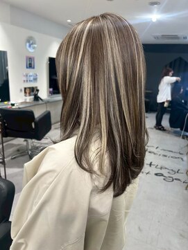 キング 心斎橋店(K!ng) ハイライトカラーミルクティーベージュレイヤーカット