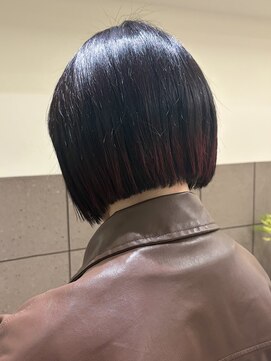 フイ(HUI) 毛先デザインレッドカラー部分ブリーチ/natsuki 金山 ボブ